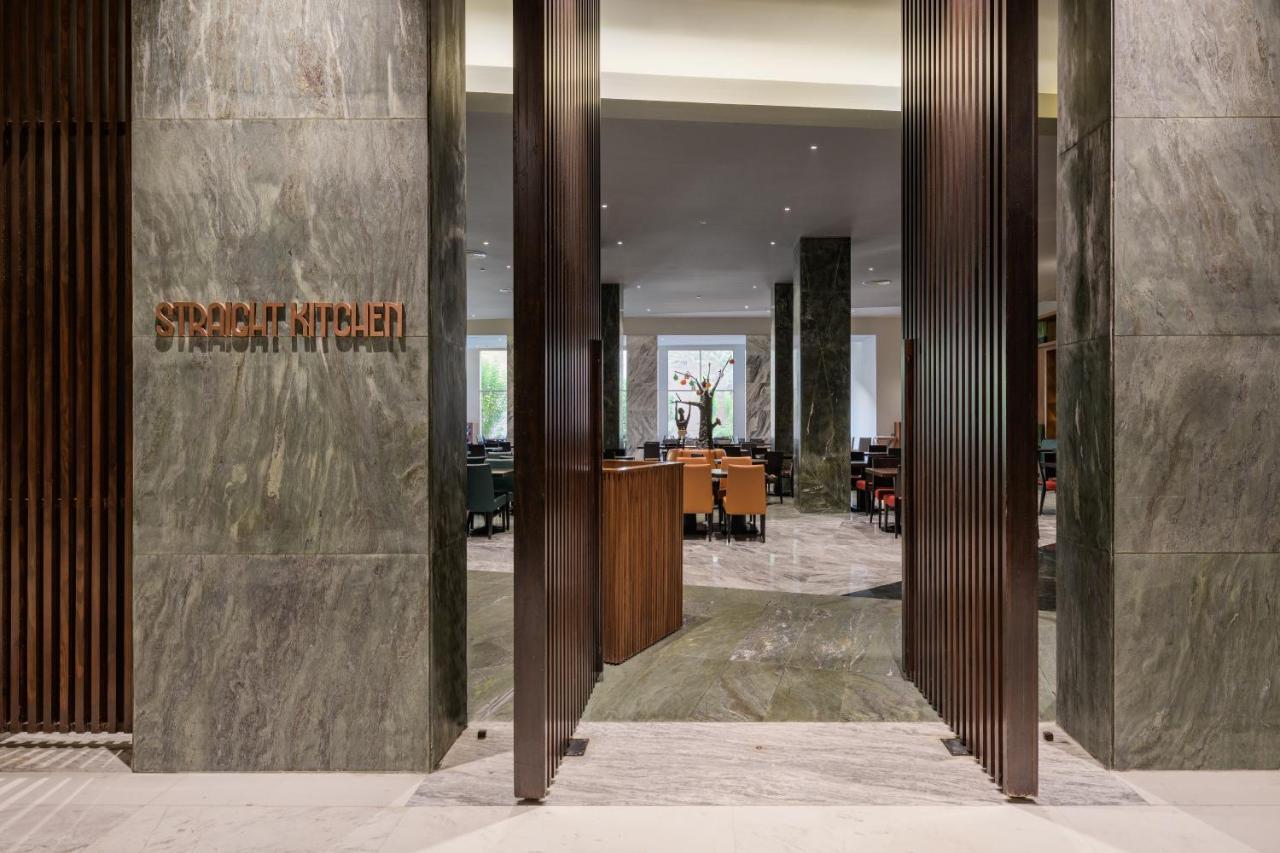 Dusit Thani Lakeview Cairo Exterior photo Entrance to the restaurant
