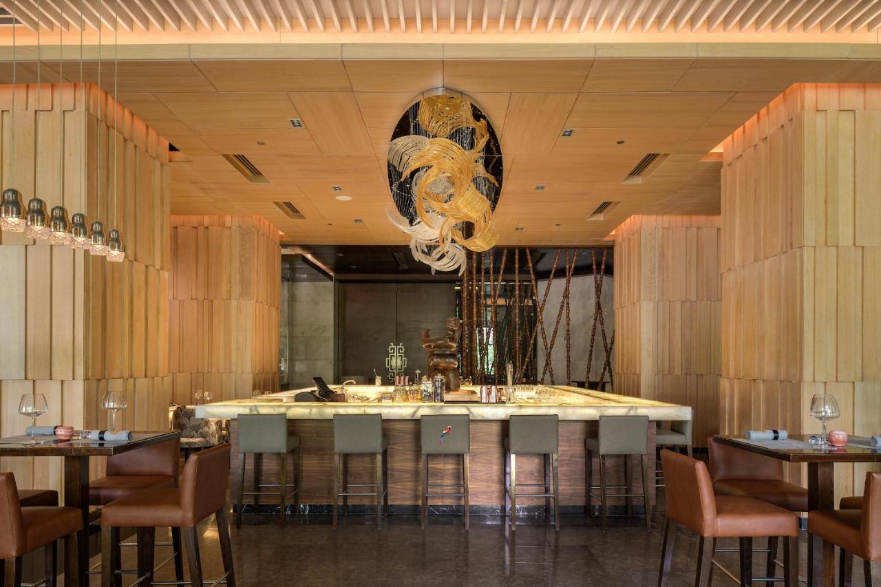 Dusit Thani Lakeview Cairo Exterior photo The bar at the restaurant