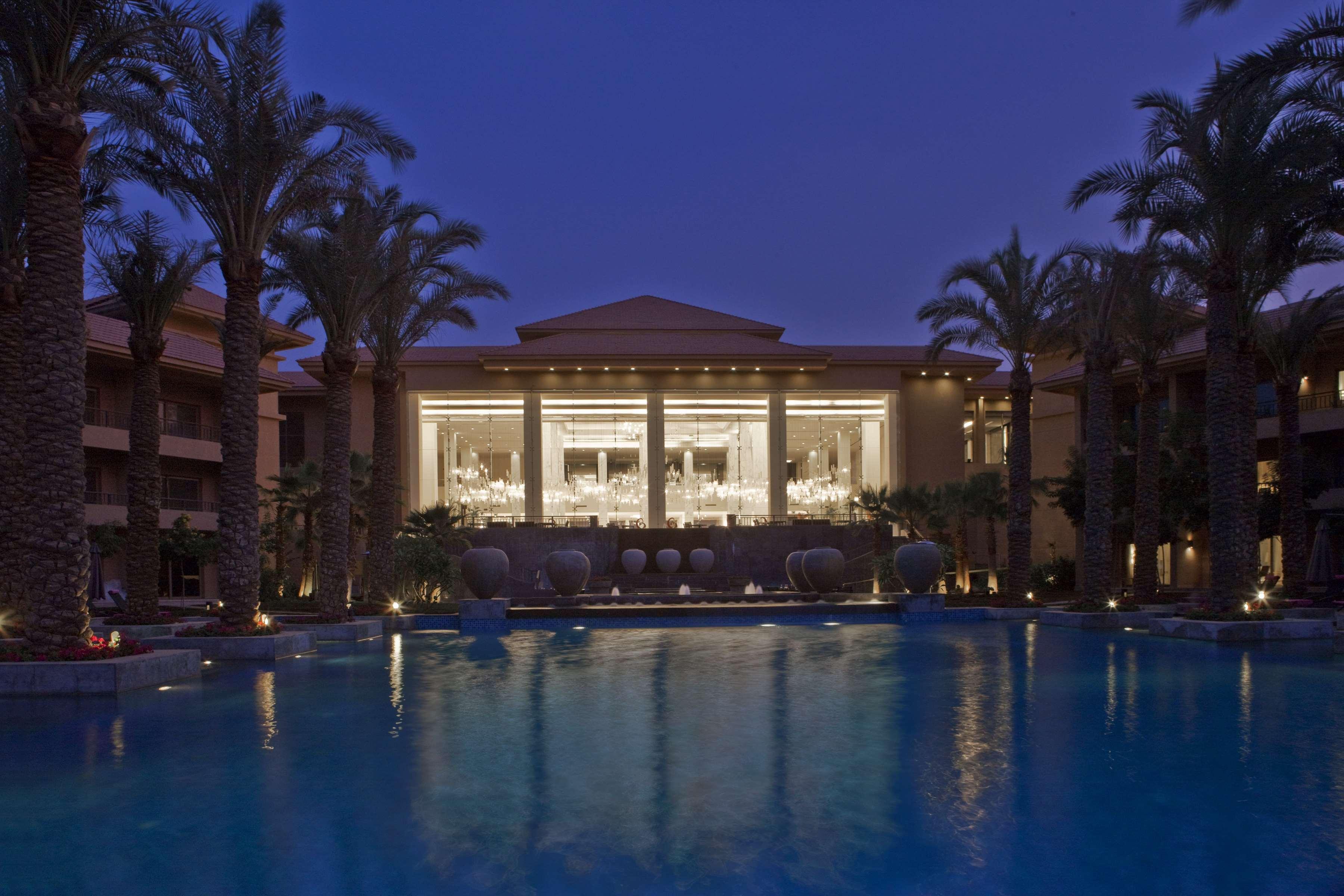Dusit Thani Lakeview Cairo Exterior photo The Royal
