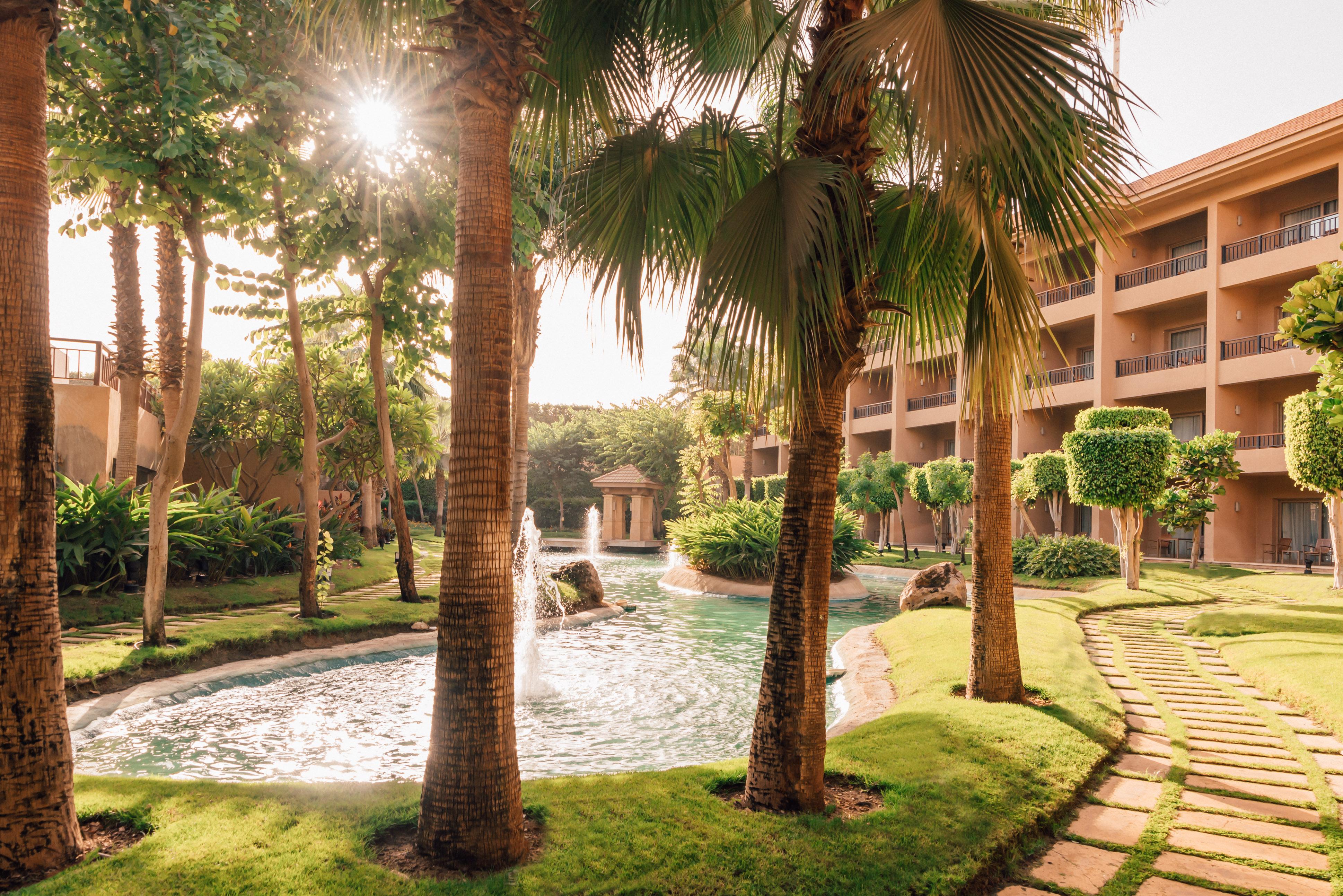 Dusit Thani Lakeview Cairo Exterior photo The Royal Pool