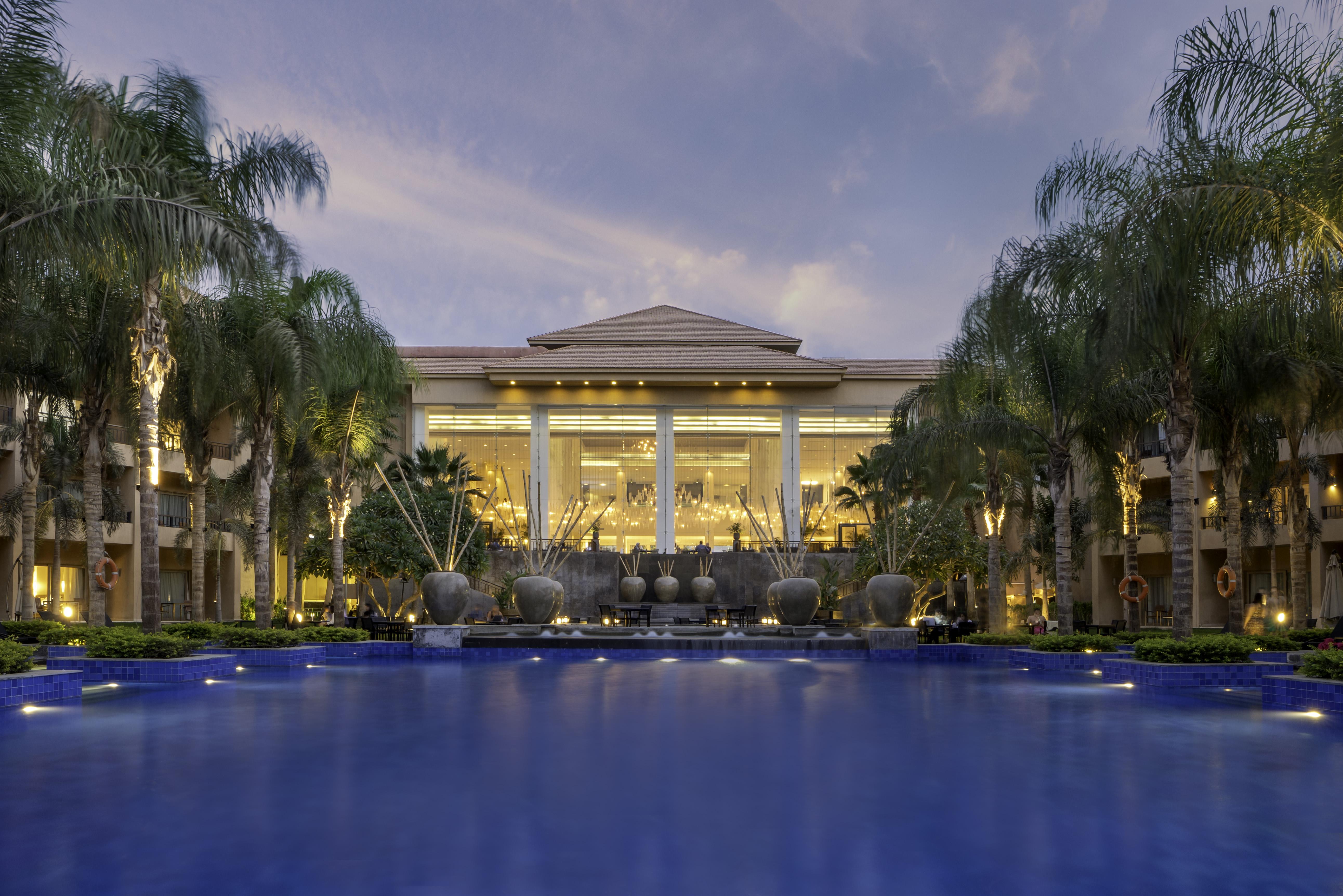 Dusit Thani Lakeview Cairo Exterior photo The Westin Nanjing