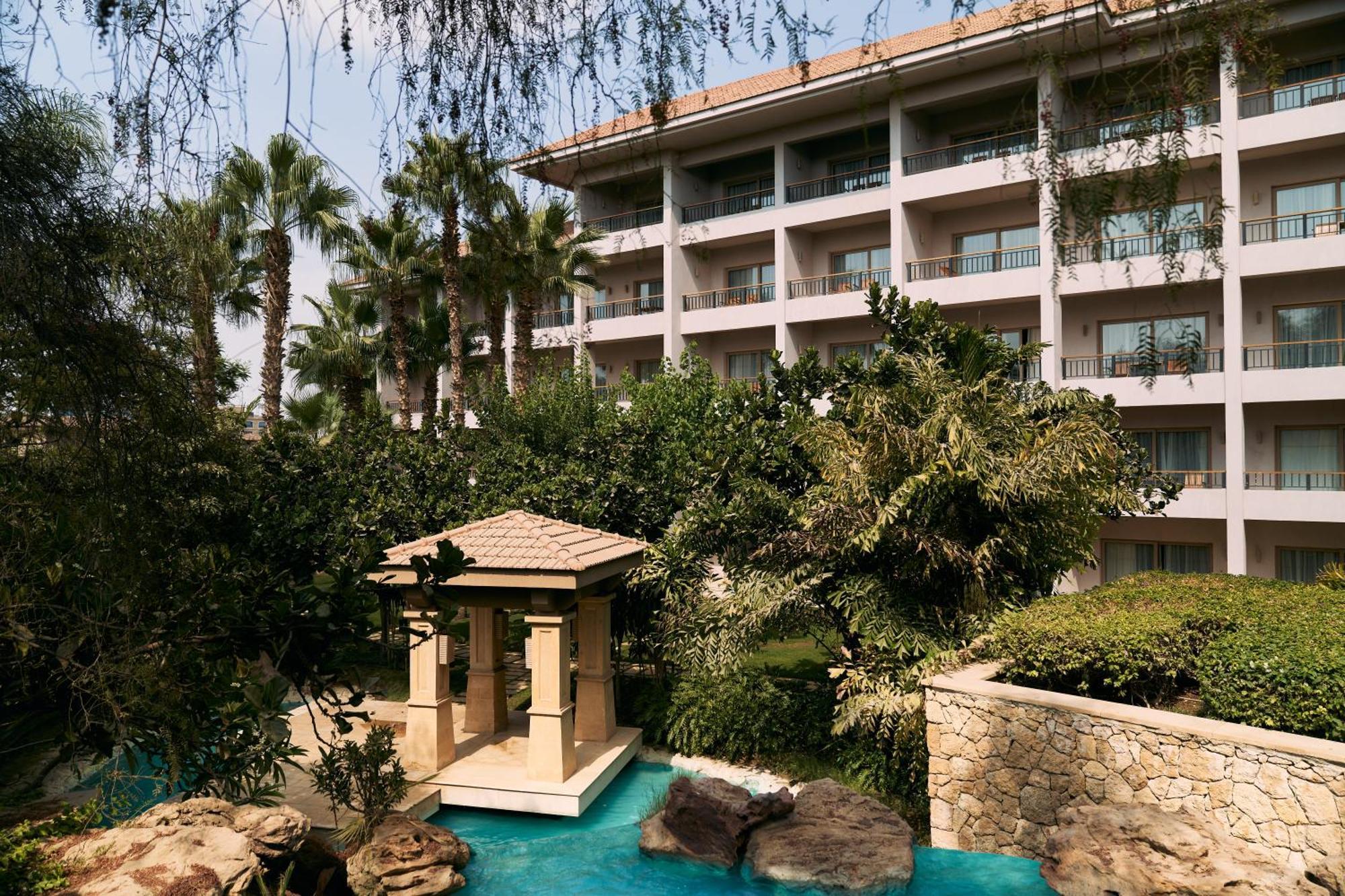 Dusit Thani Lakeview Cairo Exterior photo The Mirage