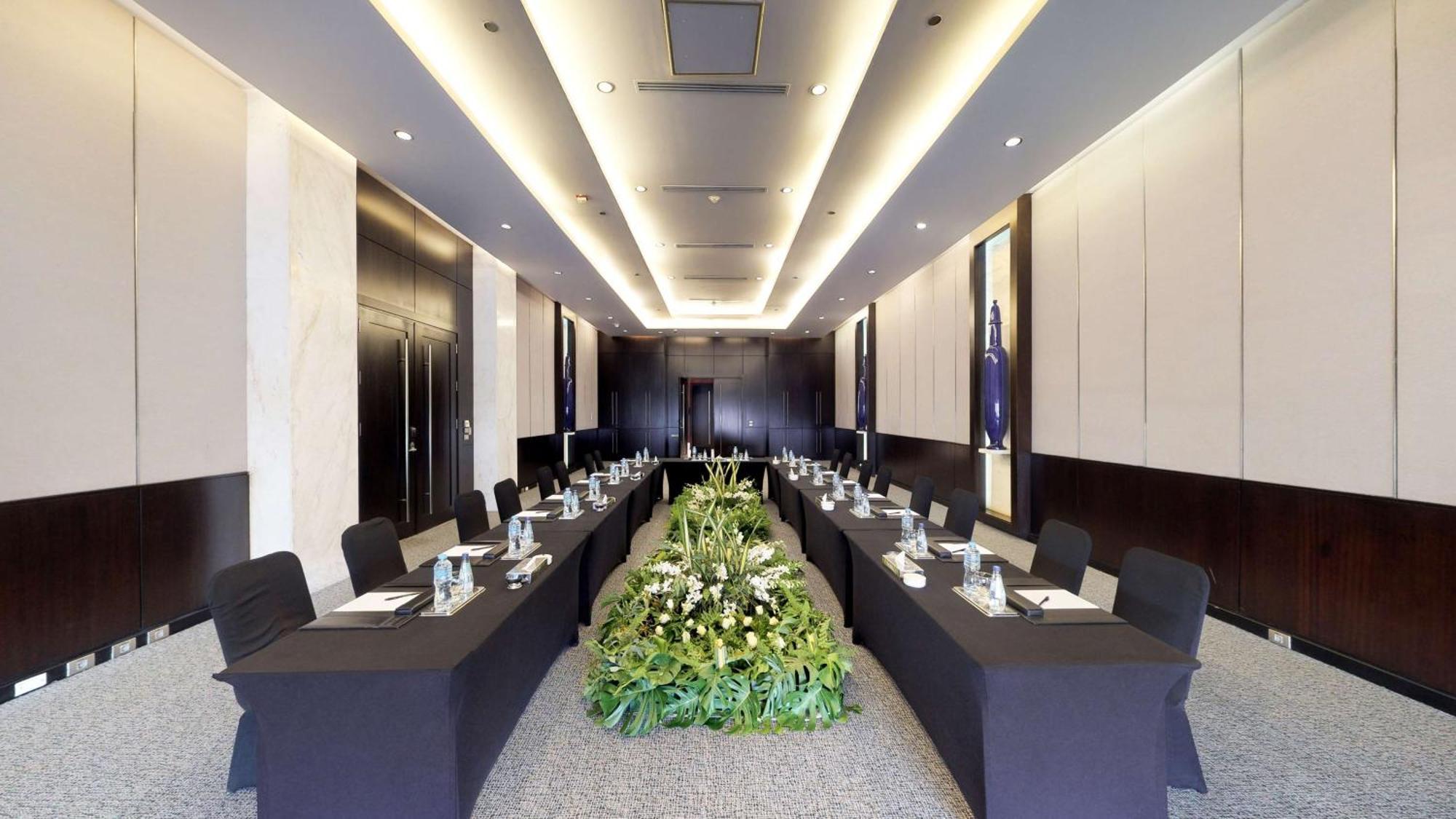Dusit Thani Lakeview Cairo Exterior photo Meeting room