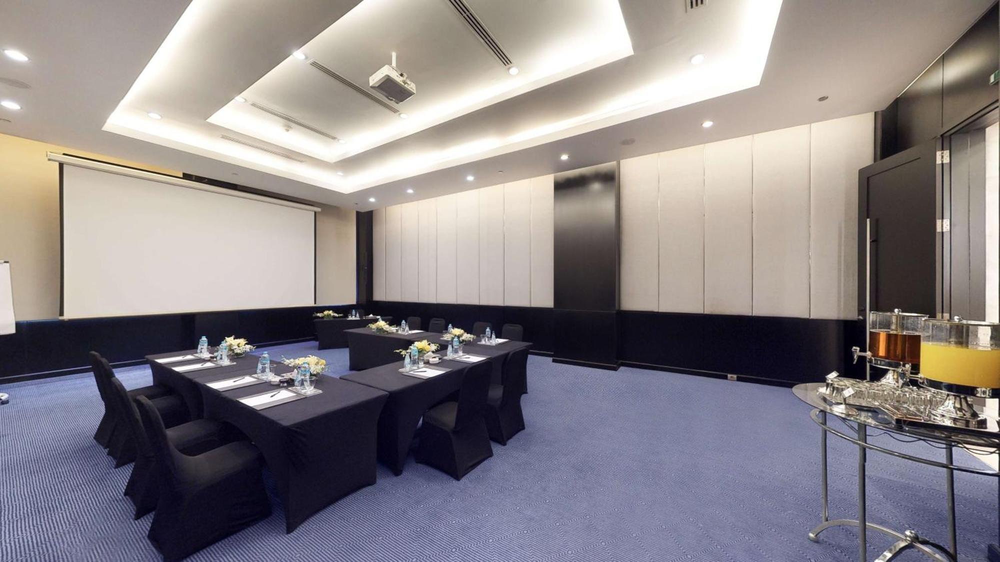 Dusit Thani Lakeview Cairo Exterior photo Meeting room