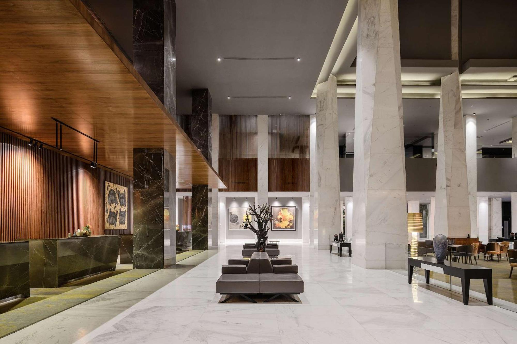 Dusit Thani Lakeview Cairo Exterior photo The lobby of the hotel