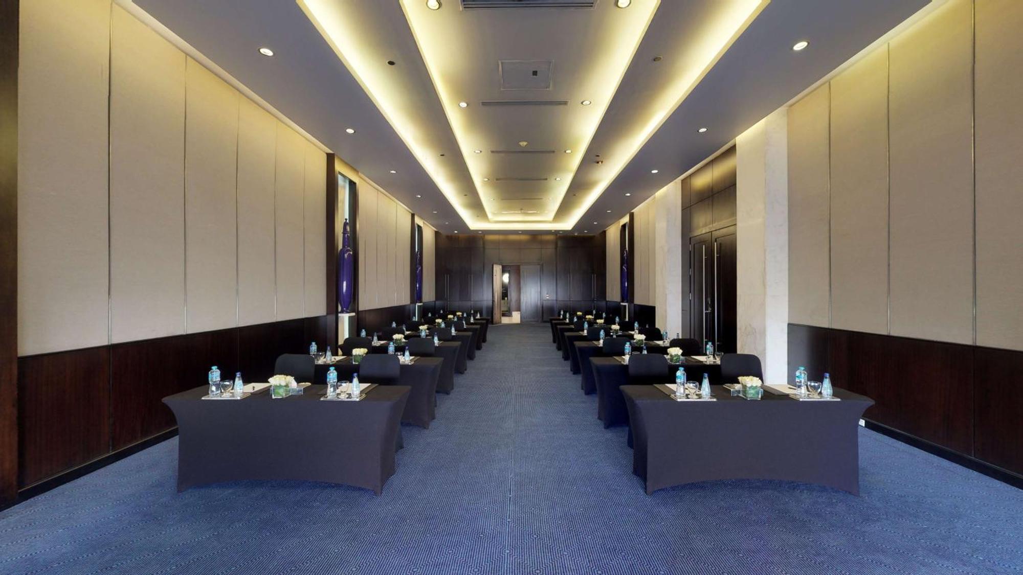 Dusit Thani Lakeview Cairo Exterior photo Meeting room