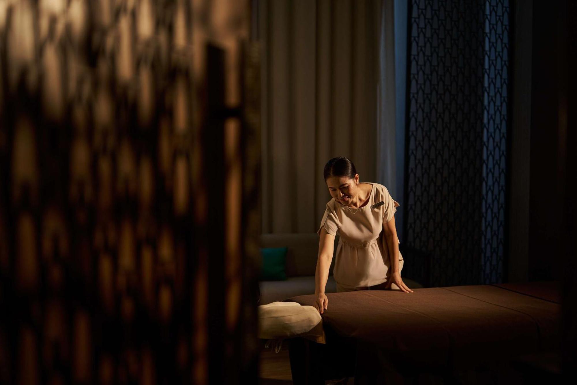 Dusit Thani Lakeview Cairo Exterior photo Thai massage