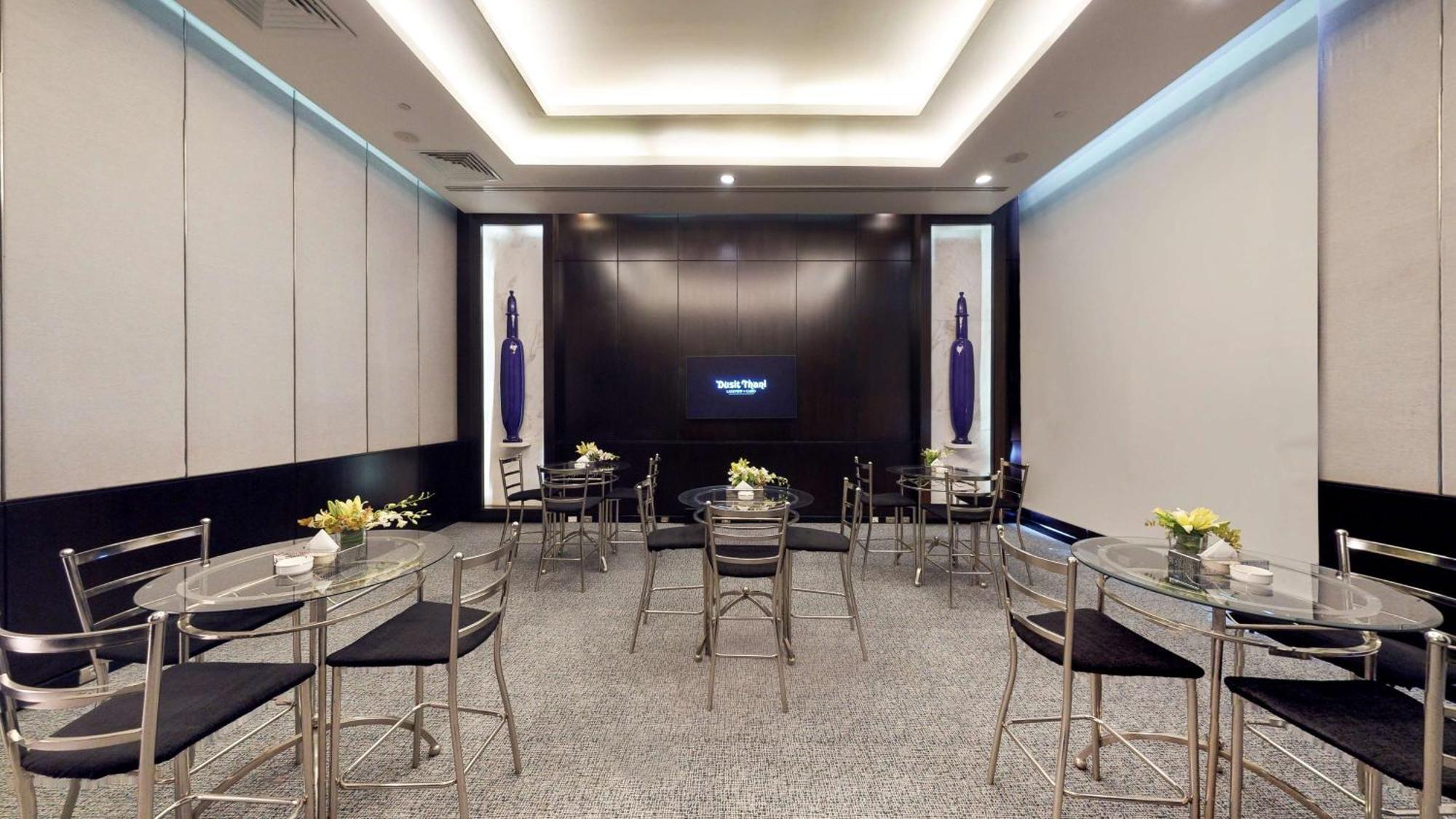 Dusit Thani Lakeview Cairo Exterior photo Thai First Class Lounge at Suvarnabhumi Airport
